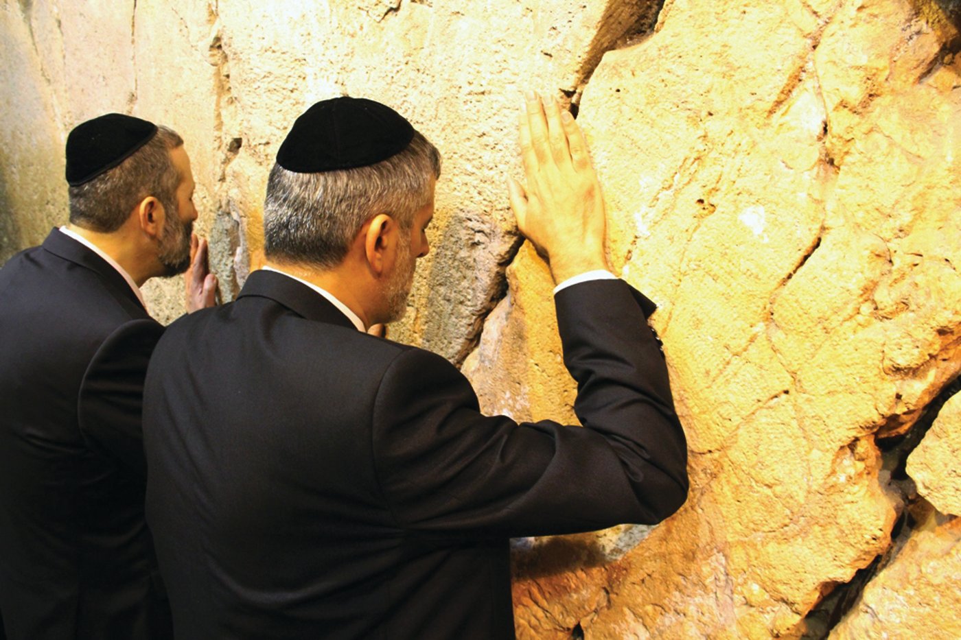 ,רק שלא יפתחו טאת הפתקים שהטמינו. ישי ודרעי בתפילה משותפת בכותל המערבי, השבוע