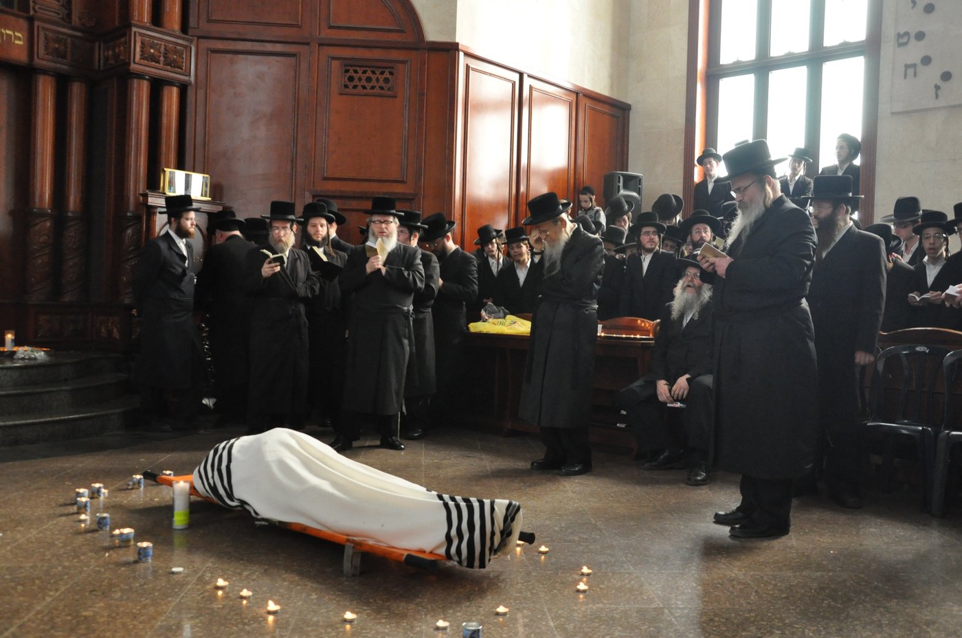 רבבות במסע ההלוויה של כ"ק האדמו"ר מסדיגורא