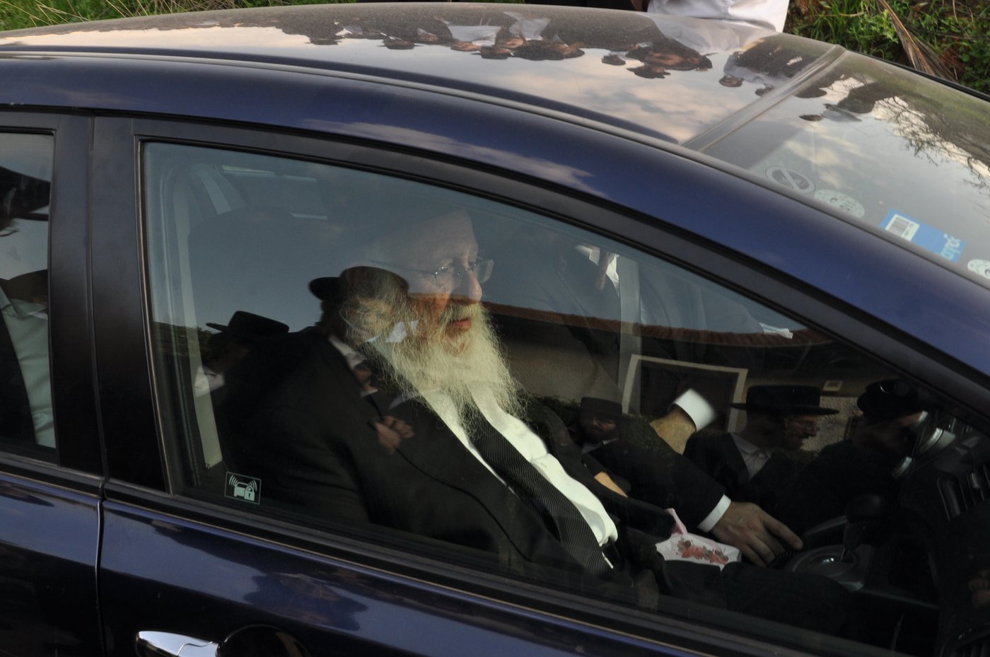 רבבות במסע ההלוויה של כ"ק האדמו"ר מסדיגורא