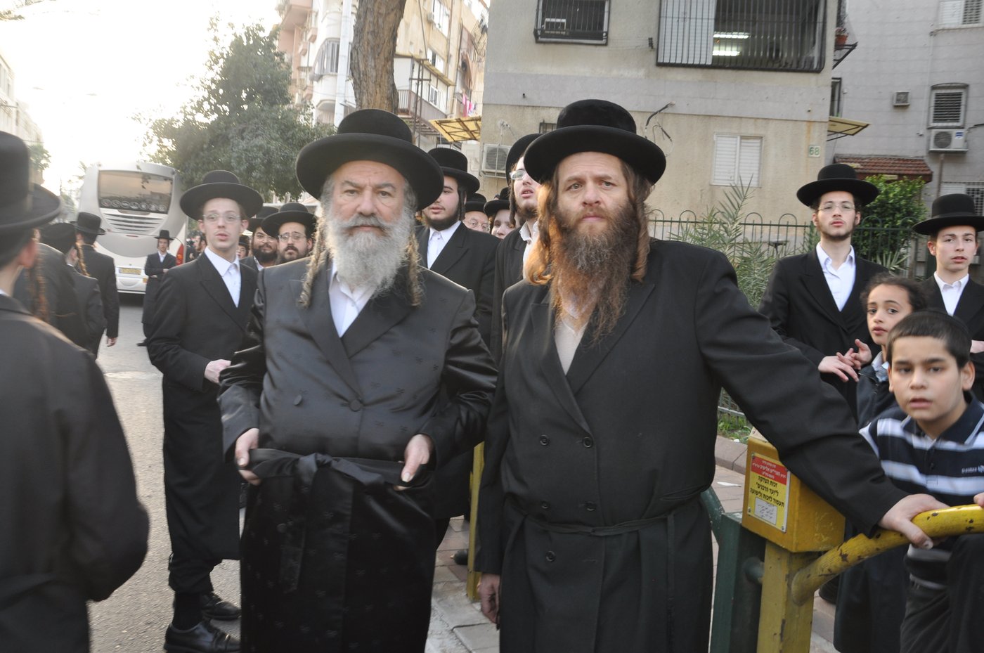 רבבות במסע ההלוויה של כ"ק האדמו"ר מסדיגורא