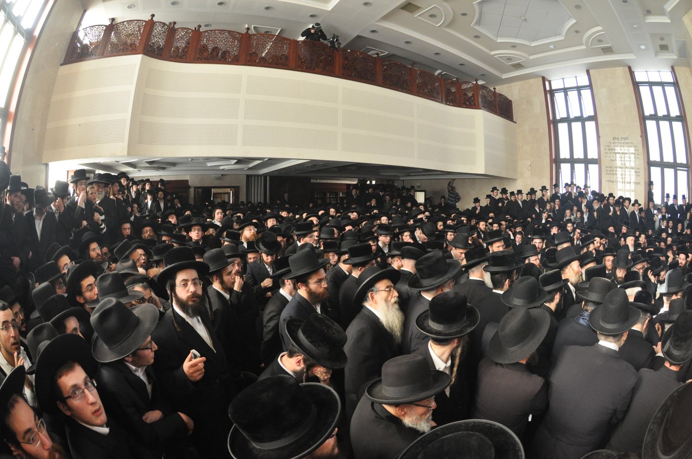 רבבות במסע ההלוויה של כ"ק האדמו"ר מסדיגורא
