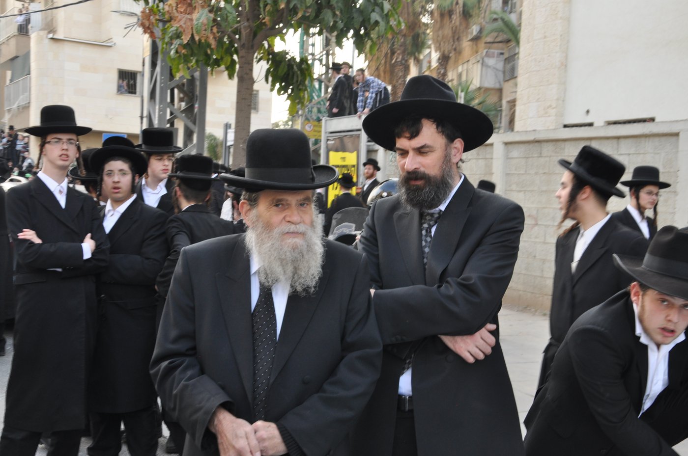רבבות במסע ההלוויה של כ"ק האדמו"ר מסדיגורא