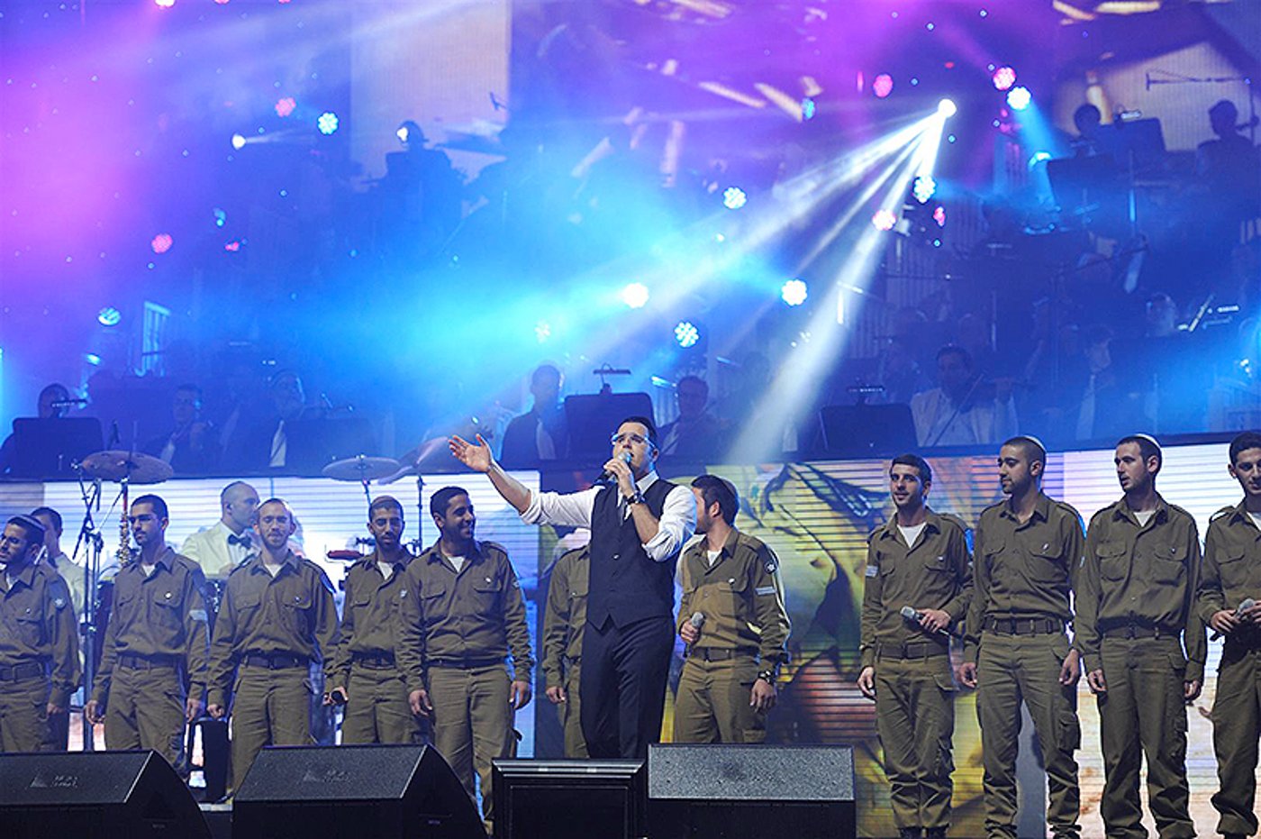 גלריית ענק: יעקב שוואקי מופיע בהיכל נוקיה