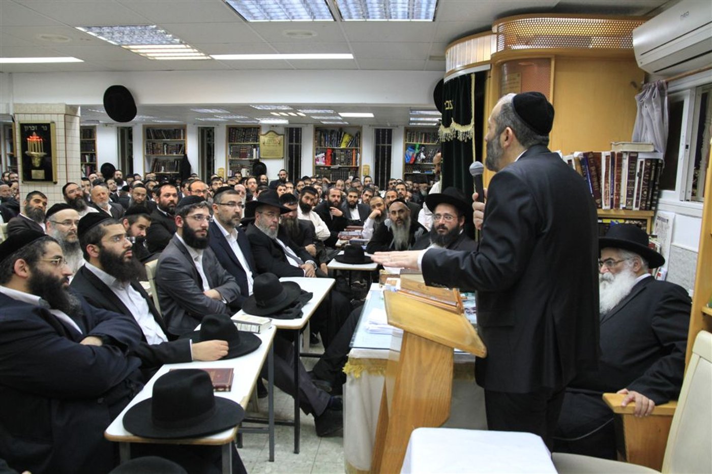 צפו: אריה דרעי מתדרך פעילים בדרום