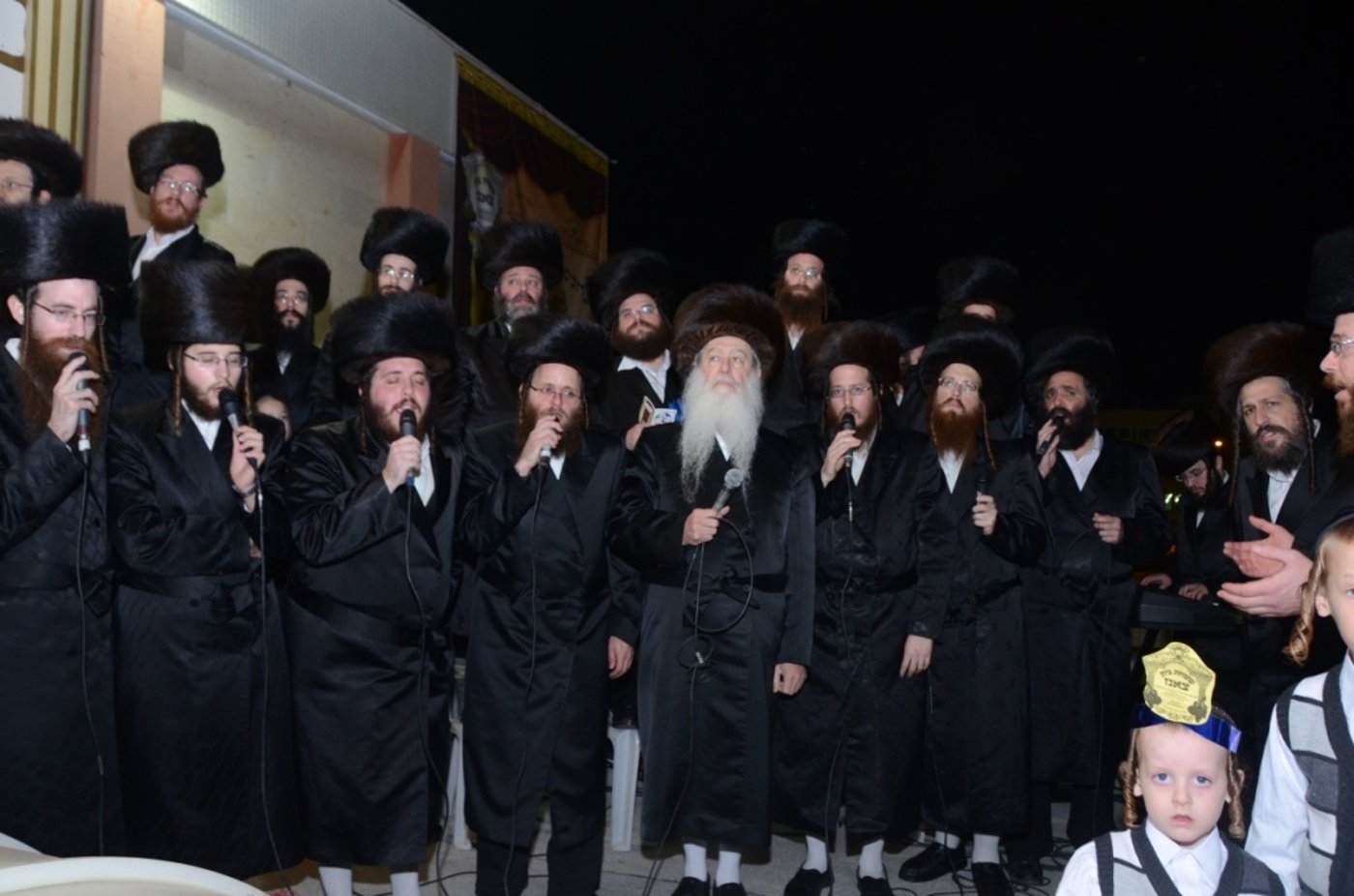 אלפים בשמחת נישואי נכדו הבכור של האדמו"ר מצאנז
