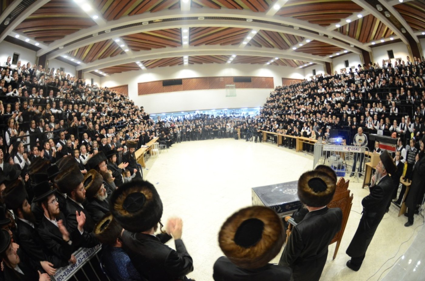 אלפים בשמחת נישואי נכדו הבכור של האדמו"ר מצאנז
