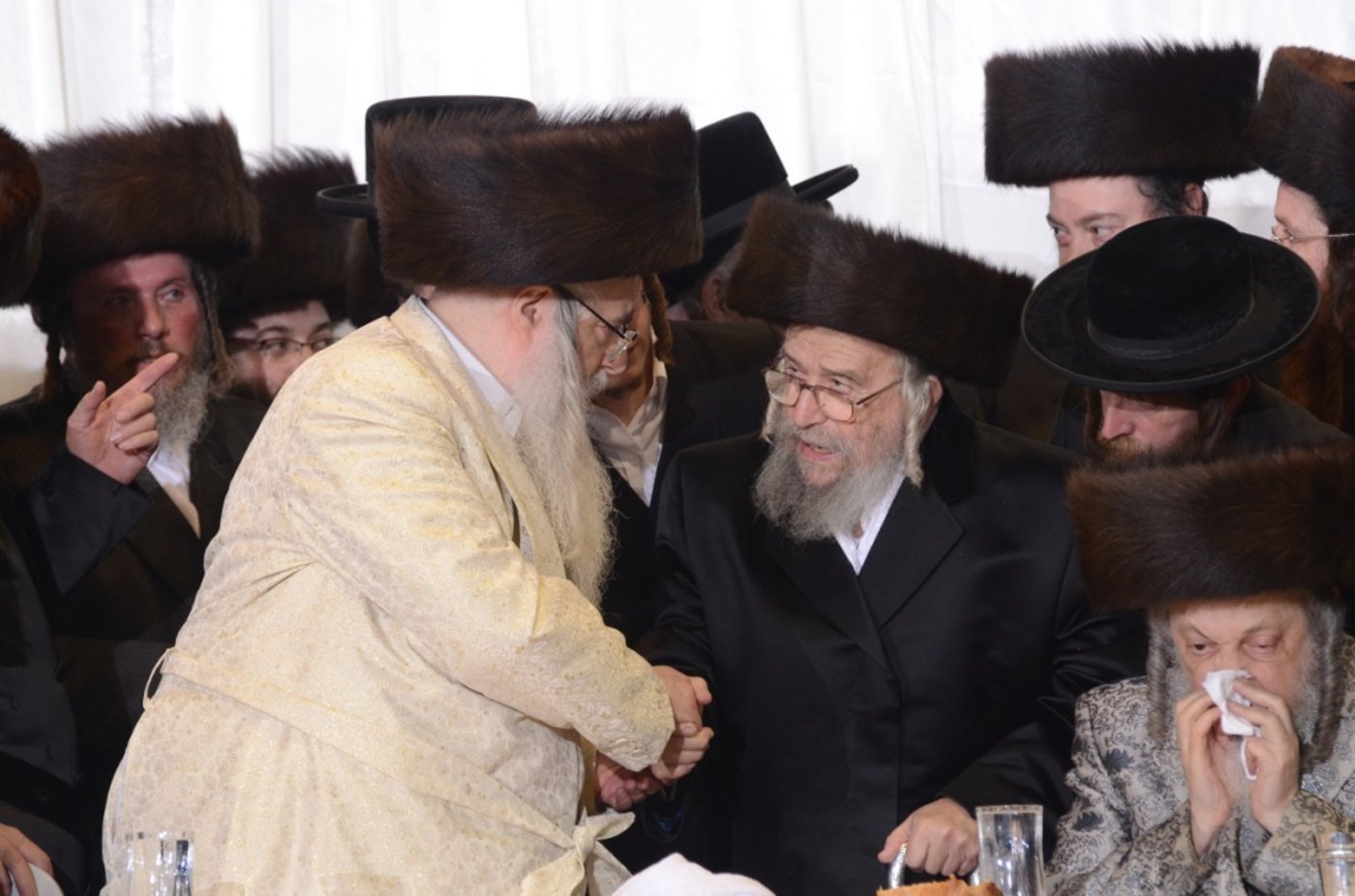 אלפים בשמחת נישואי נכדו הבכור של האדמו"ר מצאנז