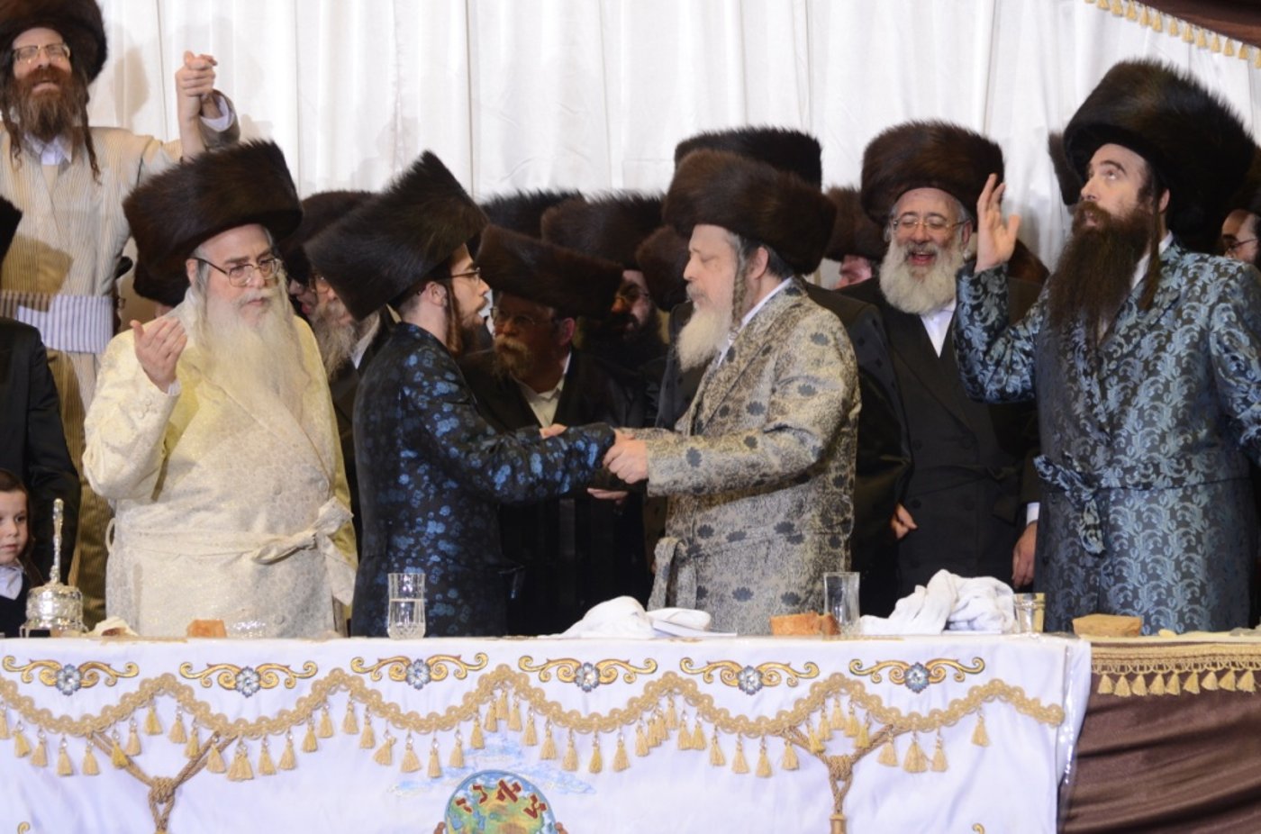 אלפים בשמחת נישואי נכדו הבכור של האדמו"ר מצאנז