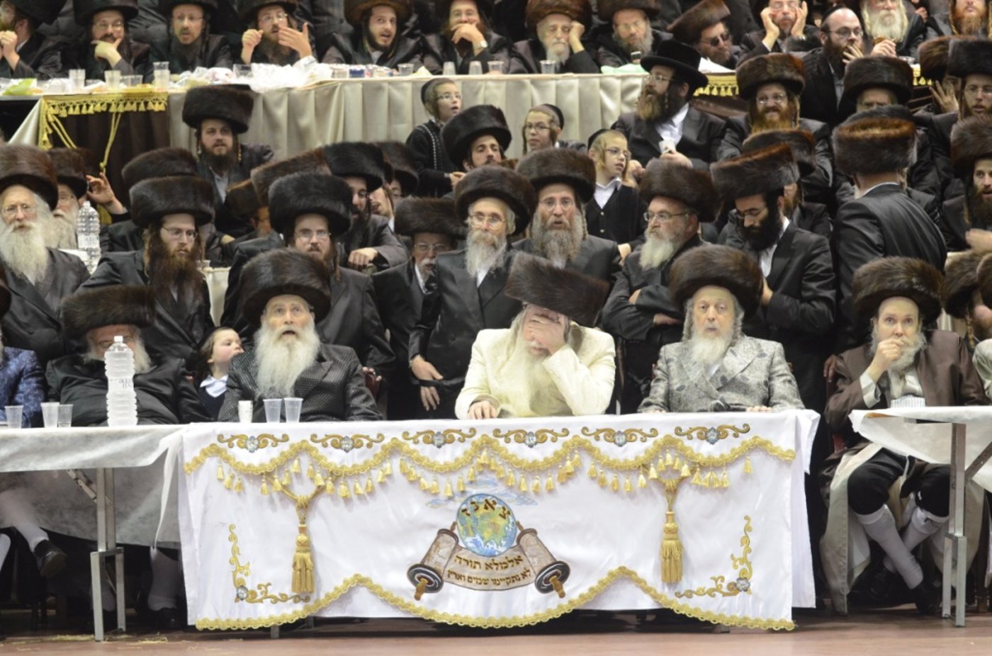 אלפים בשמחת נישואי נכדו הבכור של האדמו"ר מצאנז