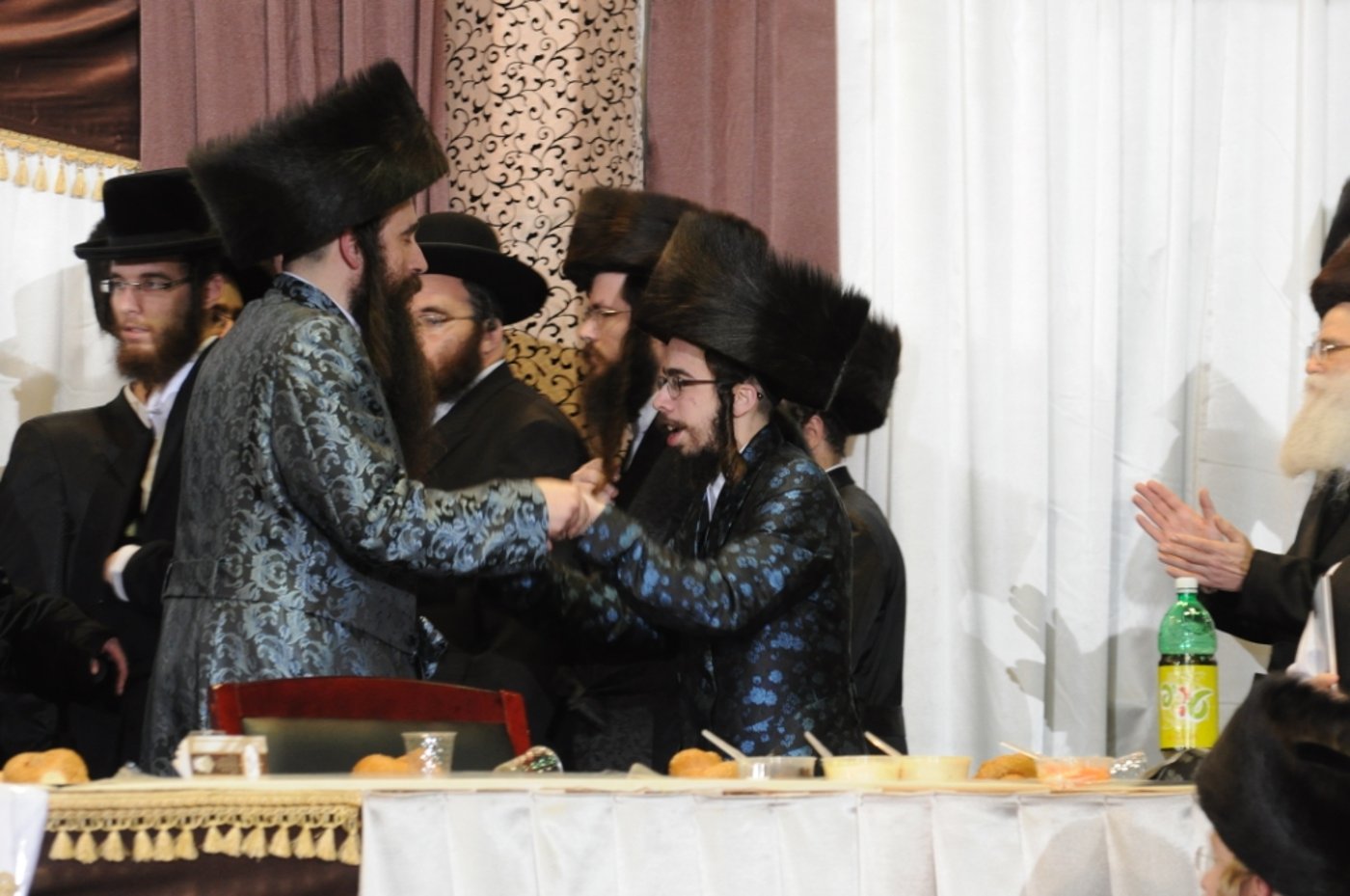 אלפים בשמחת נישואי נכדו הבכור של האדמו"ר מצאנז