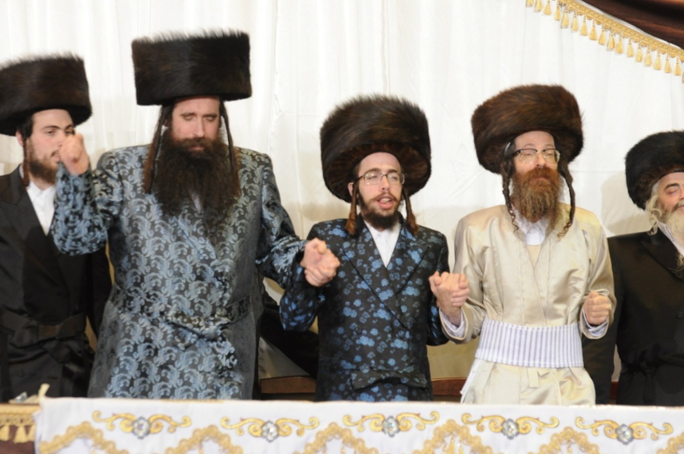 אלפים בשמחת נישואי נכדו הבכור של האדמו"ר מצאנז