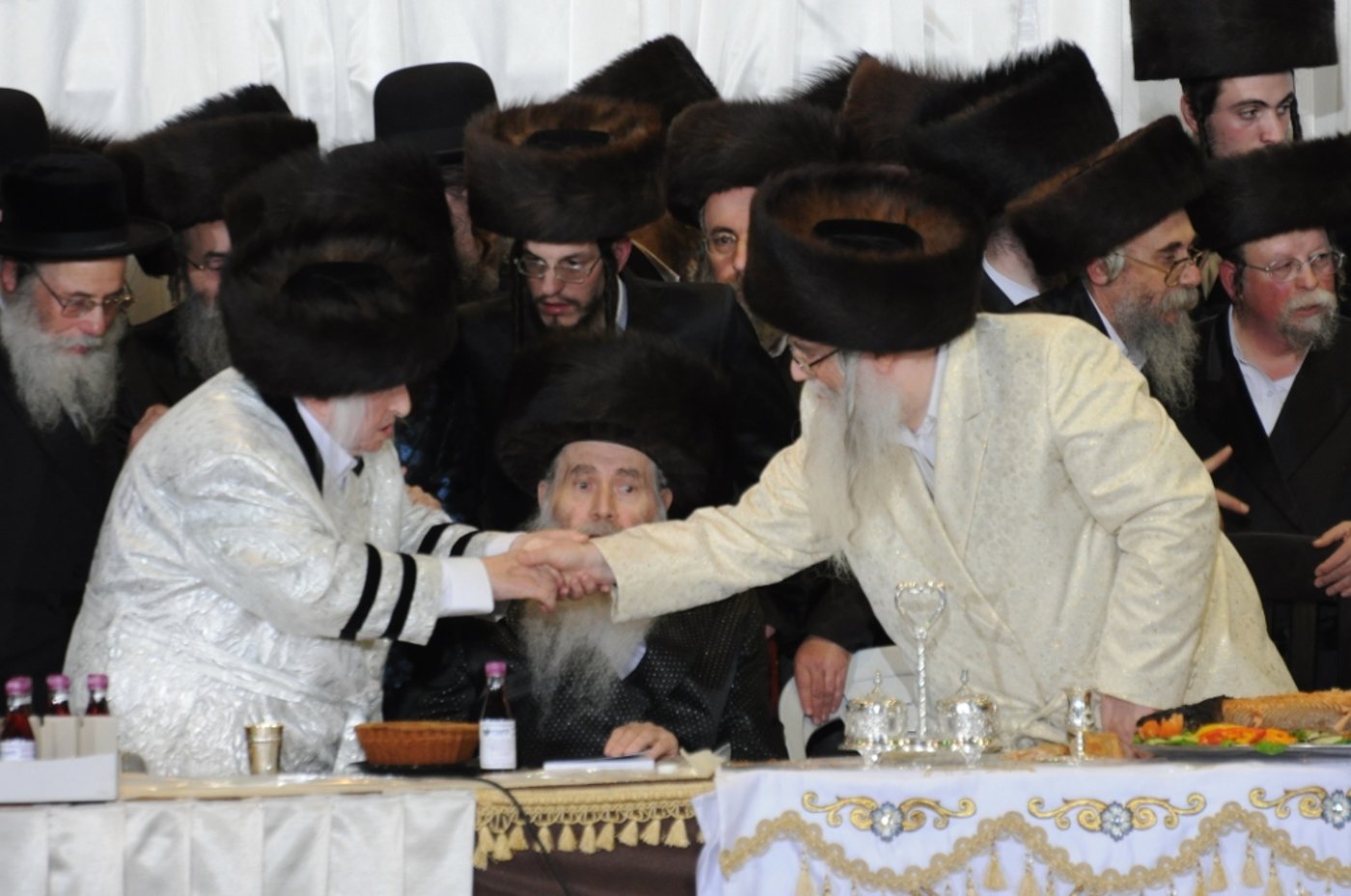 אלפים בשמחת נישואי נכדו הבכור של האדמו"ר מצאנז