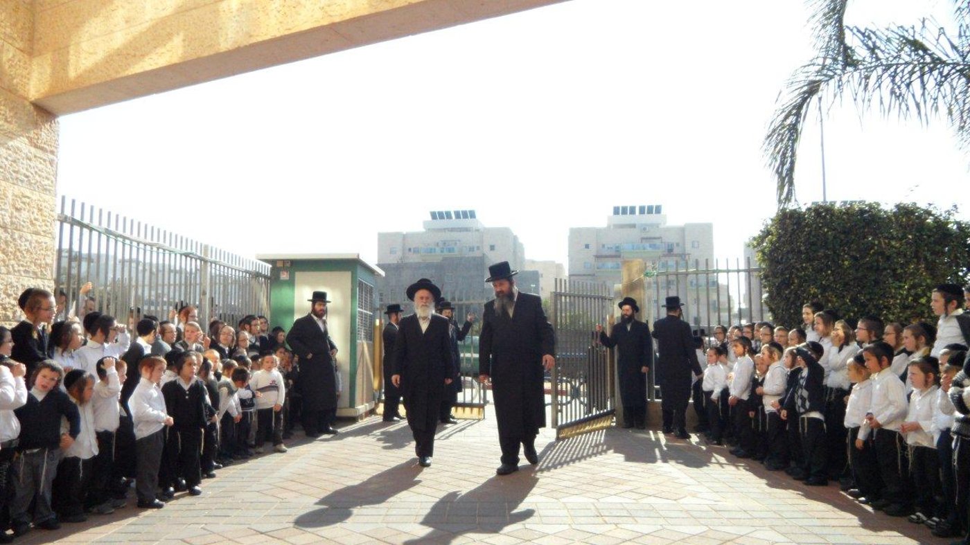 קביעת מזוזות לבניין הת"ת החדש של פיטסבורג • גלריה