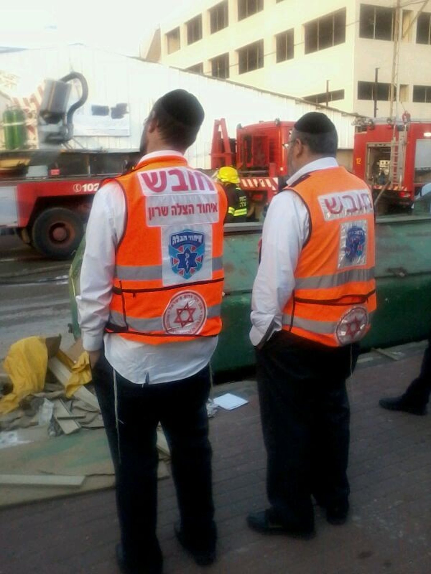 כוחות כיבוי אש השתלטו על שריפת ענק במפעל בנתניה