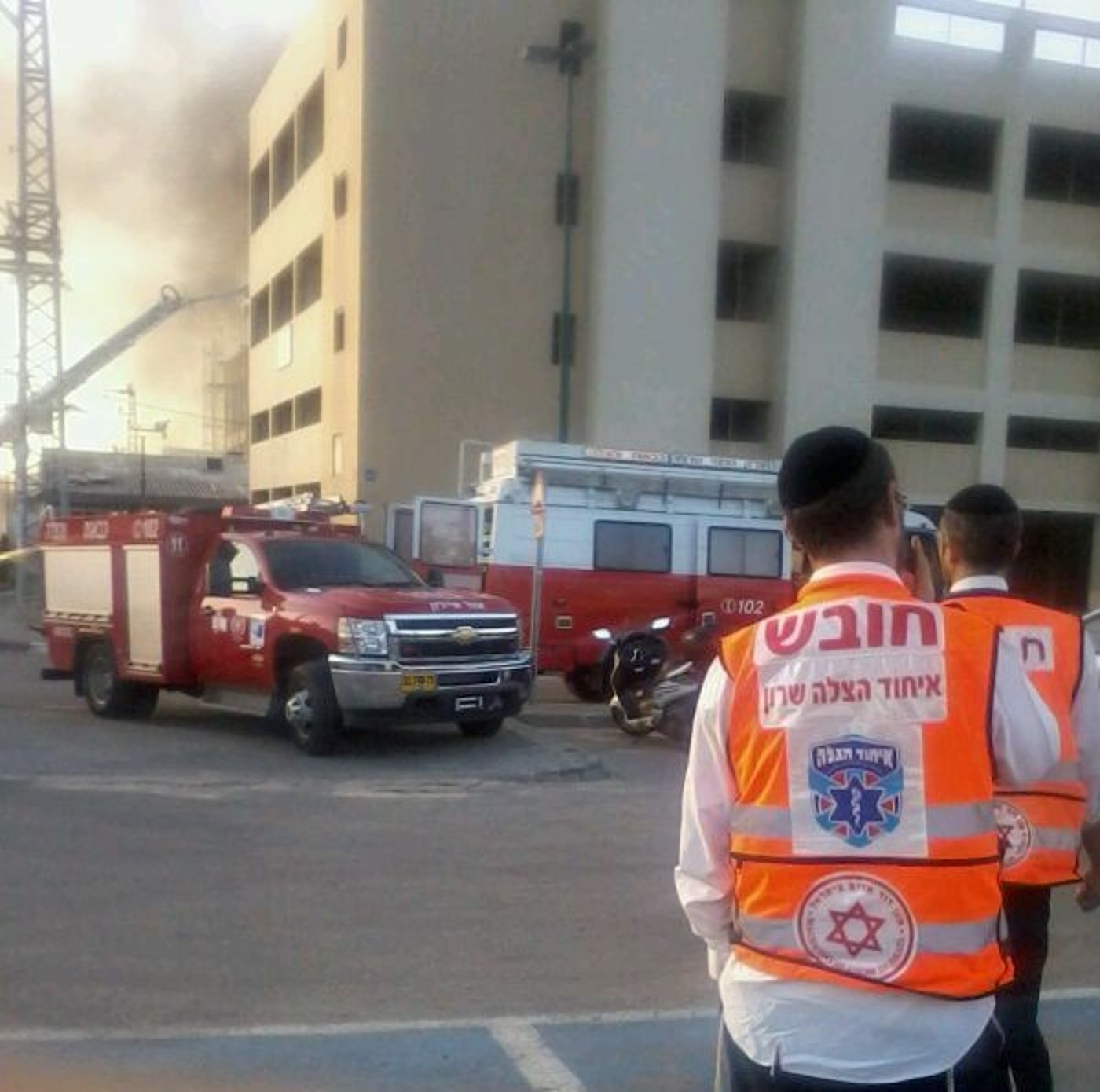 כוחות כיבוי אש השתלטו על שריפת ענק במפעל בנתניה