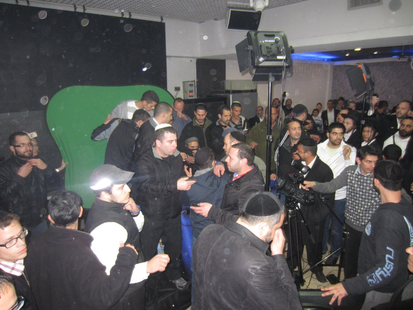 ההרצאה שהופרעה, הערב