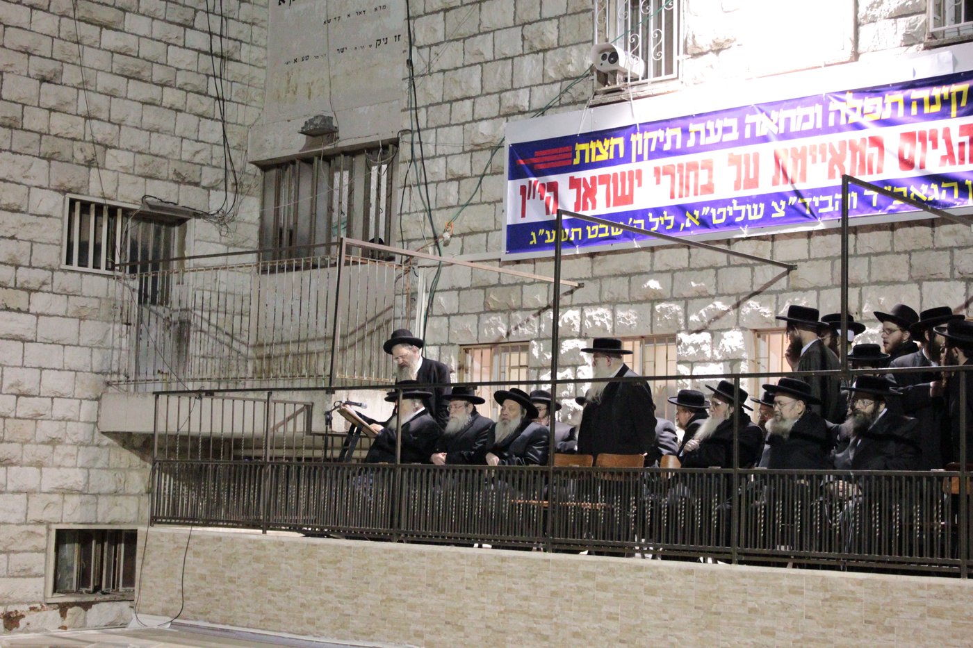 תיעוד: אלפים ב'תיקון חצות' על גזירת הגיוס