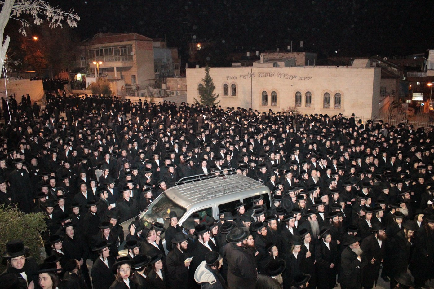 תיעוד: אלפים ב'תיקון חצות' על גזירת הגיוס