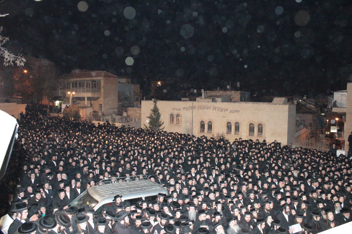 תיעוד: אלפים ב'תיקון חצות' על גזירת הגיוס