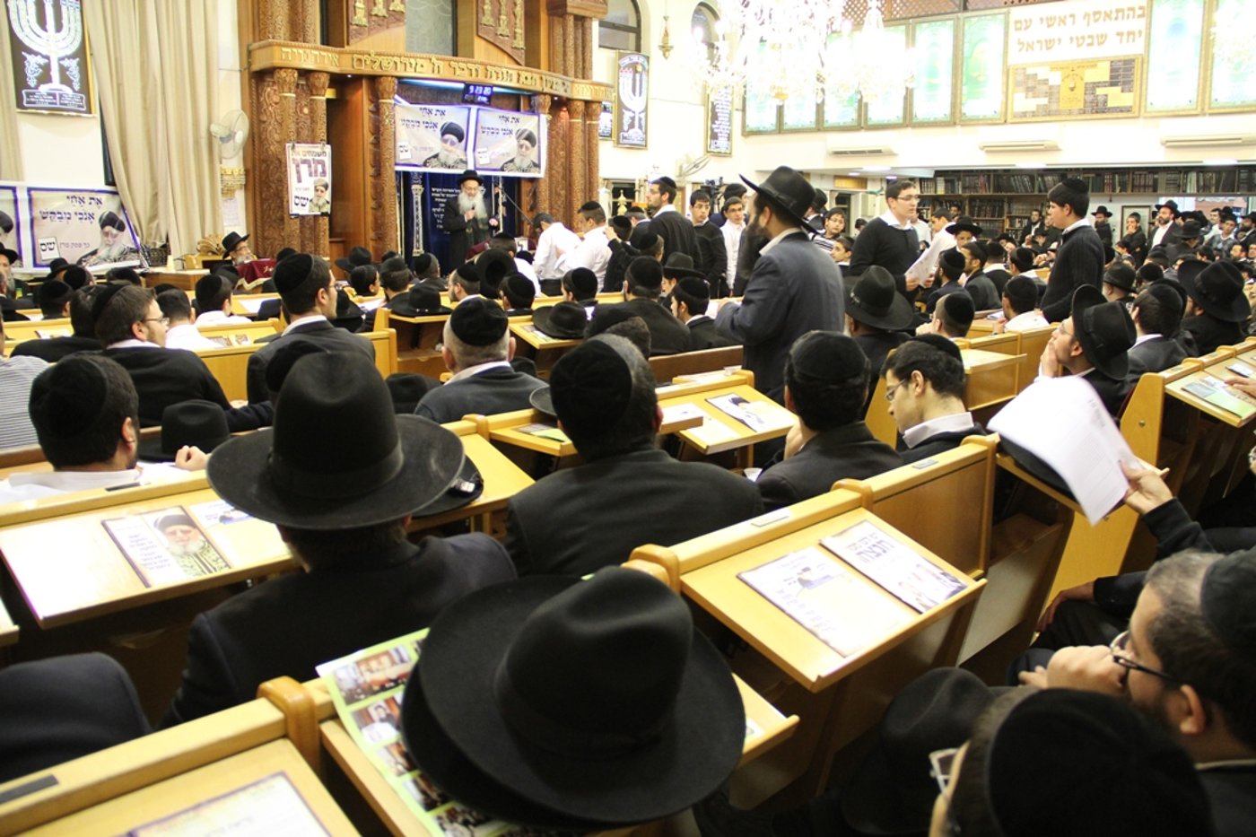 תיעוד: אלפים בכנס התלכדות סביב הנהגת הרב עובדיה