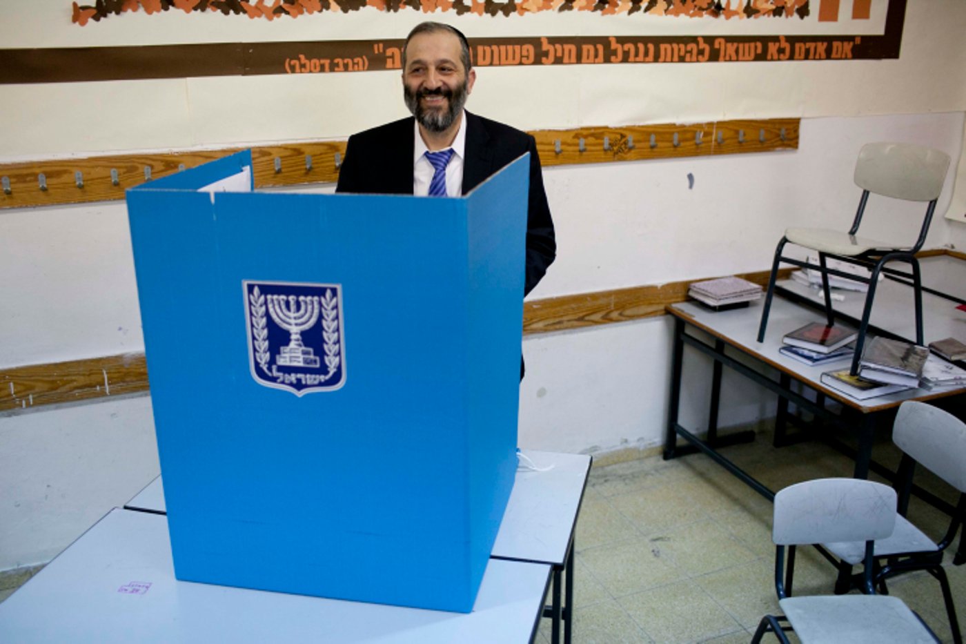 אריה דרעי ורעייתו בקלפי: "מצביע בשביל להכניס את אלי ישי לכנסת"
