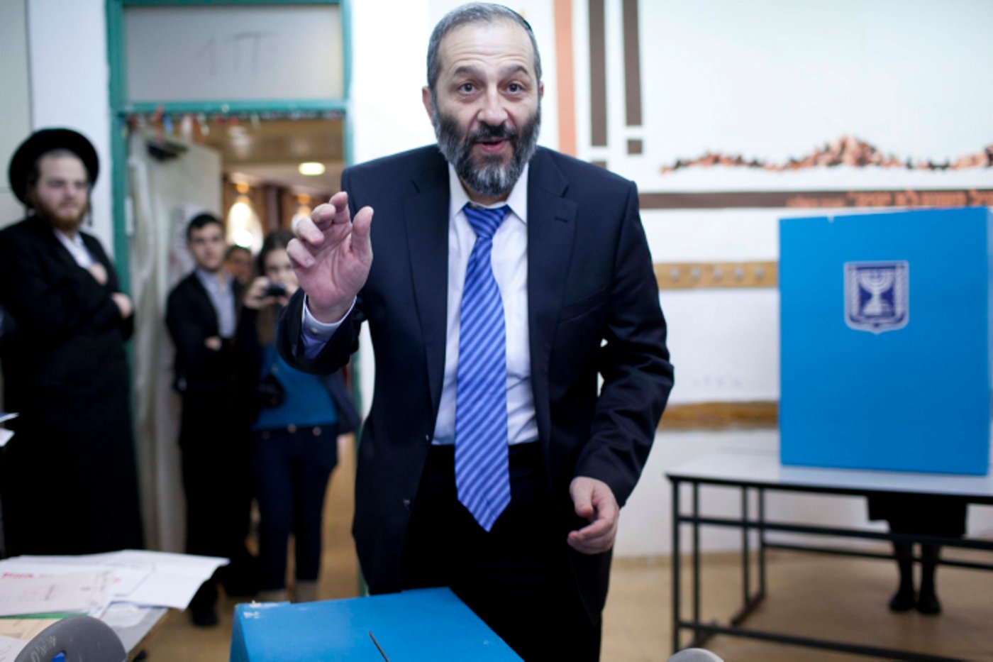 אריה דרעי ורעייתו בקלפי: "מצביע בשביל להכניס את אלי ישי לכנסת"