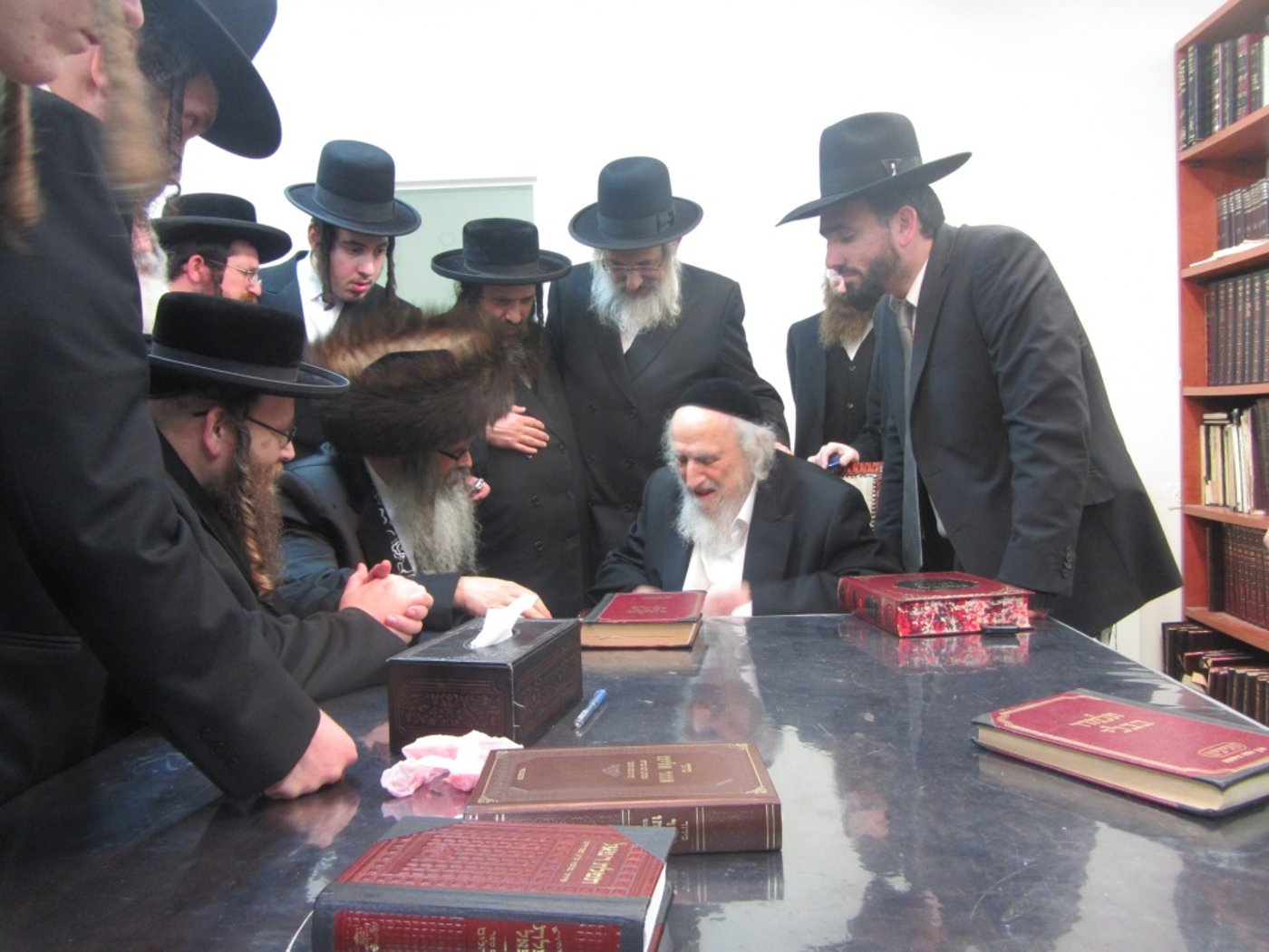 הרבי מסאטמר להגר"ש אויערבך: נשלחתי מארה"ב בשביל לחזק אתכם