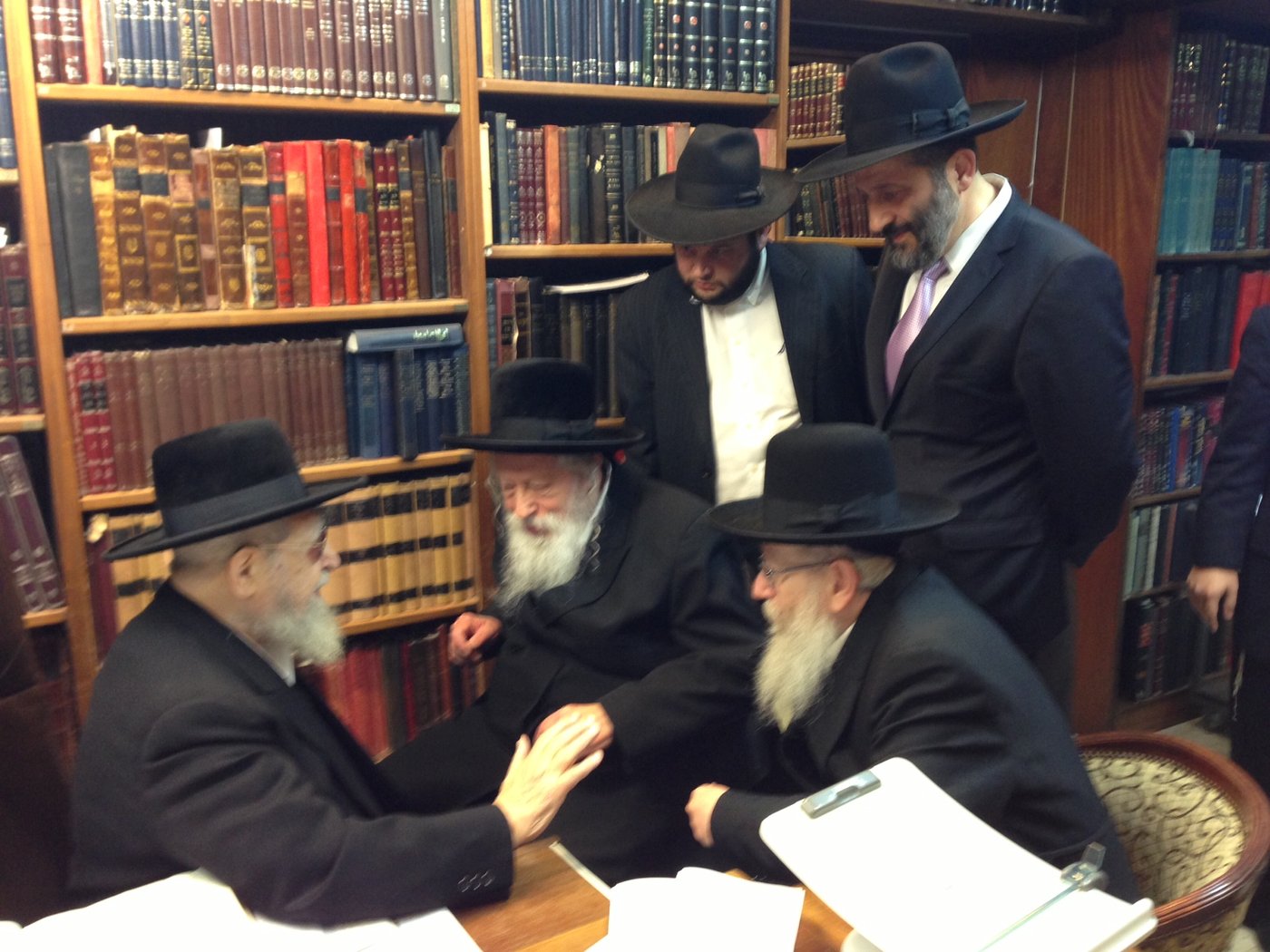 מרן האדמו"ר מגור הגיע לביתו של מרן הגר"ע יוסף