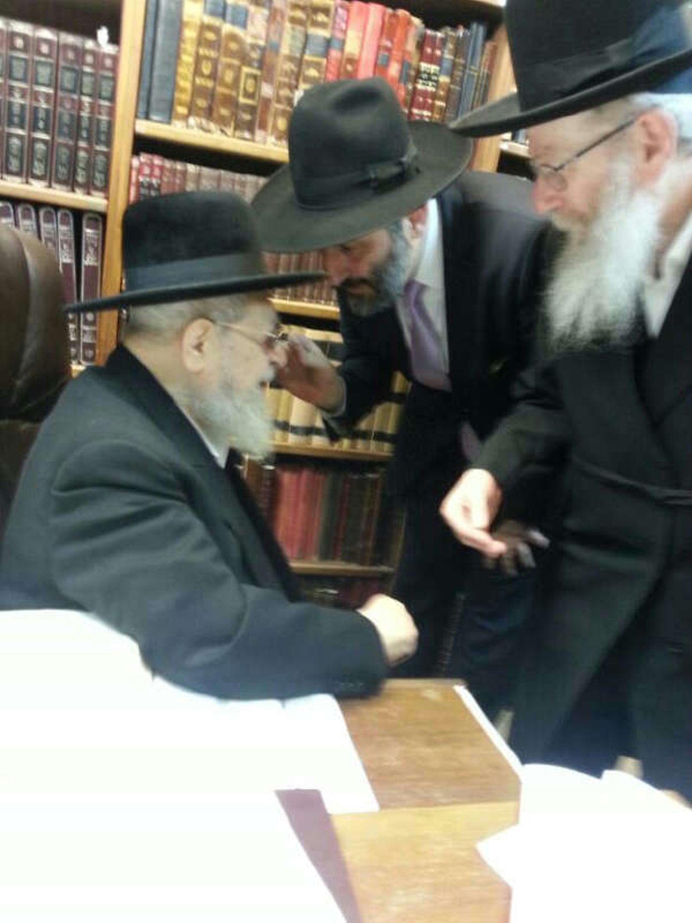 מרן האדמו"ר מגור הגיע לביתו של מרן הגר"ע יוסף