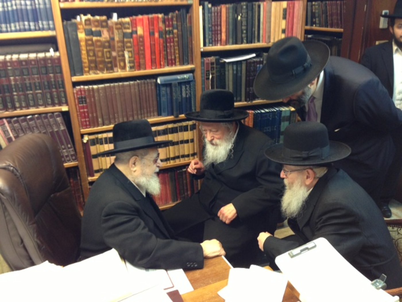 מרן האדמו"ר מגור הגיע לביתו של מרן הגר"ע יוסף