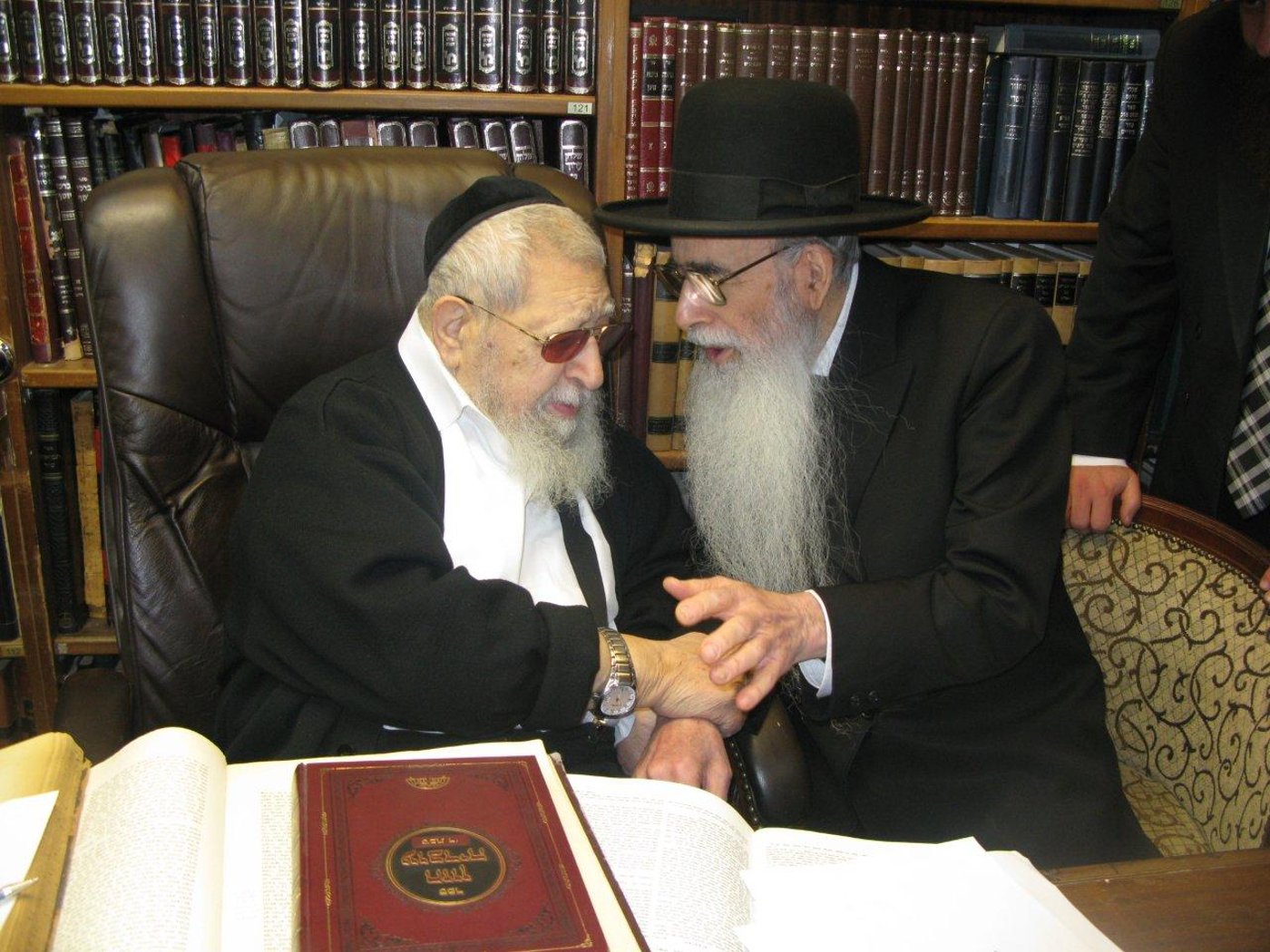 תיעוד ראשון: הרב יהודה עדס אצל הגר"ע יוסף