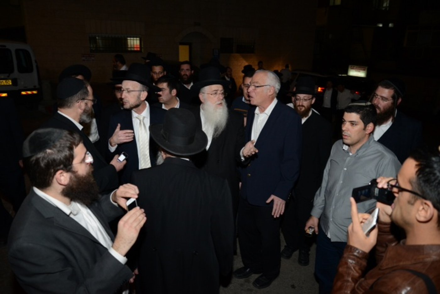 ח"כ אורי אריאל בביקור ב'מיר': מחזק את לומדי התורה