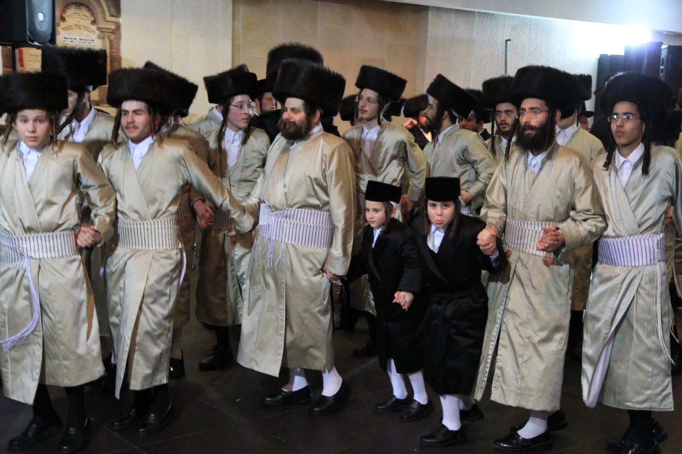 מרהיב: מצווה טאנץ בתולדות אברהם-יצחק