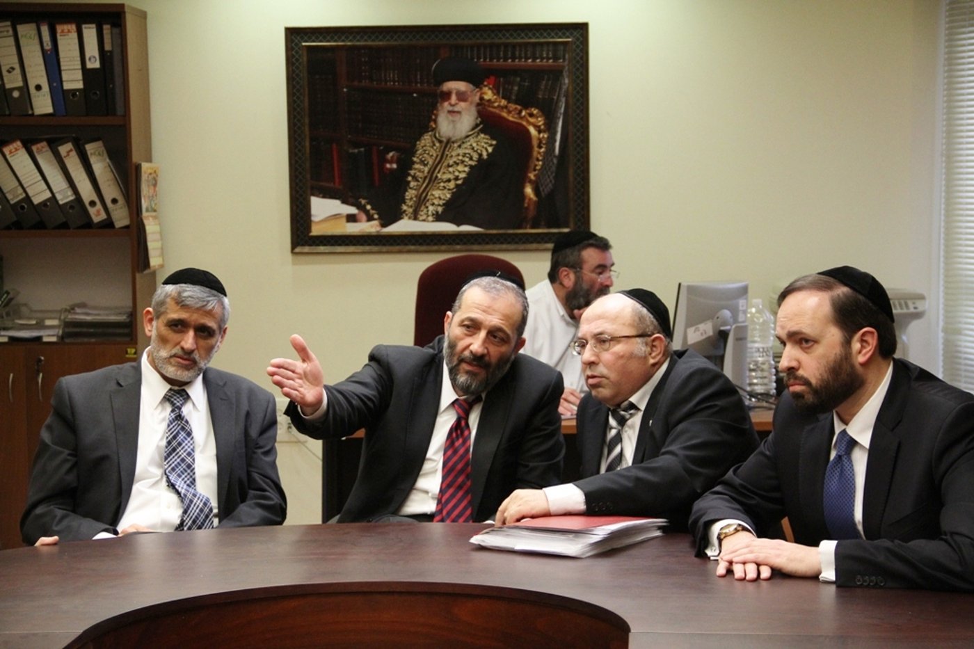 ש"ס במסיבת הפתעה לדרעי, ליברמן ביקש וודקה