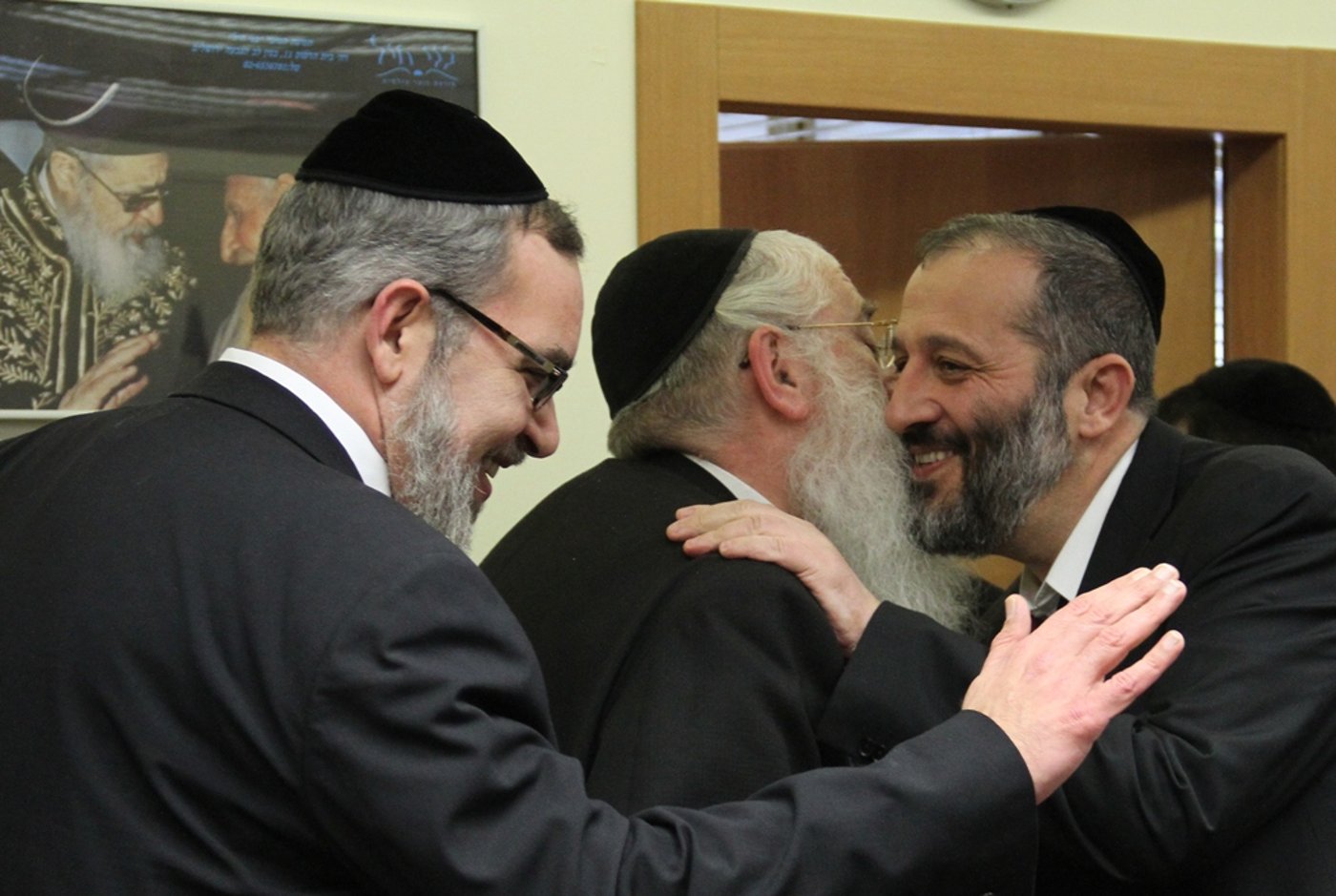 ש"ס במסיבת הפתעה לדרעי, ליברמן ביקש וודקה