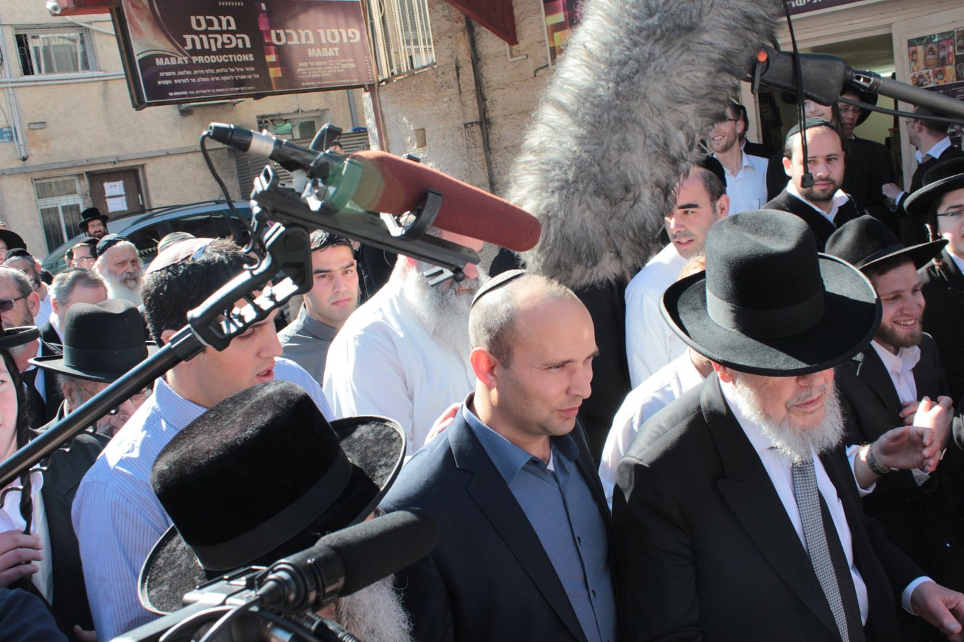 נפתלי בנט בביקור מיוחד בישיבת מיר • גלריה