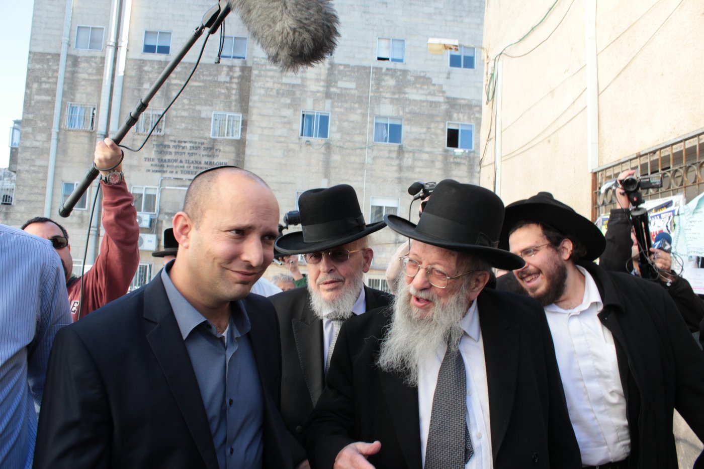 נפתלי בנט בביקור מיוחד בישיבת מיר • גלריה