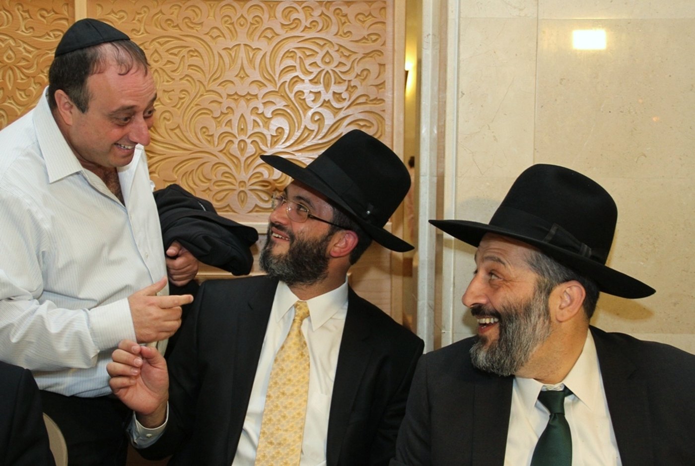 צפו: בכירי ש"ס חגגו עם המנכ"ל, נתי לסרי
