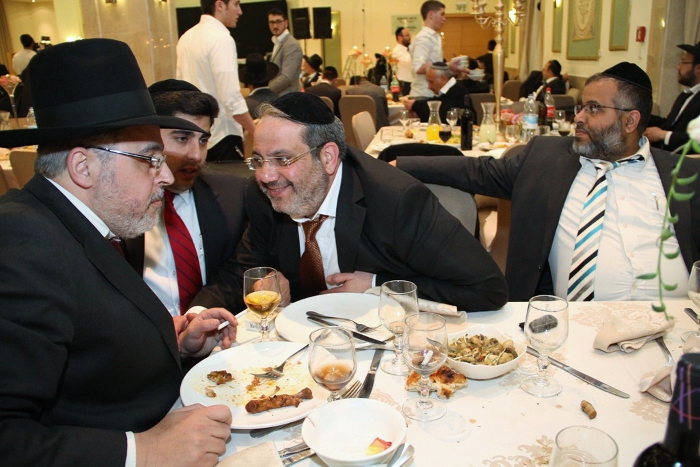 צפו: בכירי ש"ס חגגו עם המנכ"ל, נתי לסרי