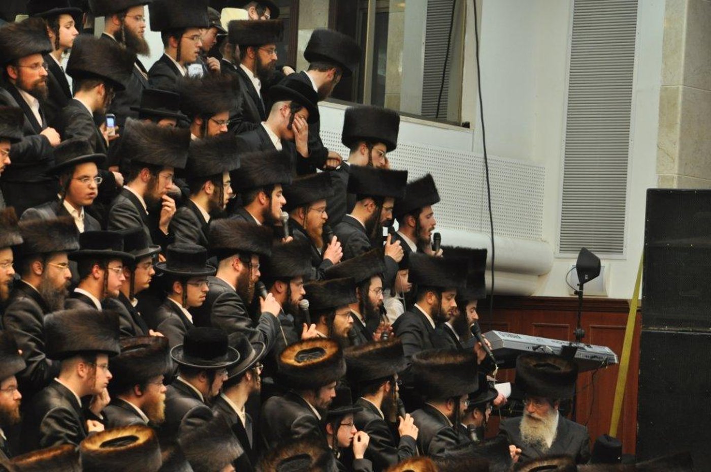 שמחת פורים בבני-ברק: ה'טישים' בחצרות חסידים