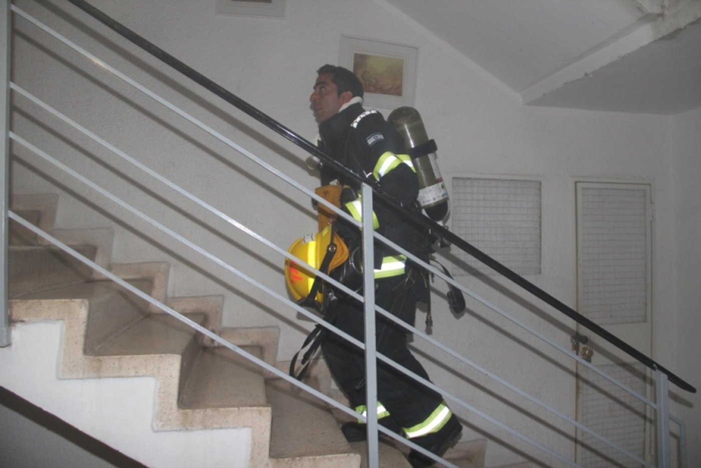 צפו: הבית נשרף, תמונת הרב לא נפגעה