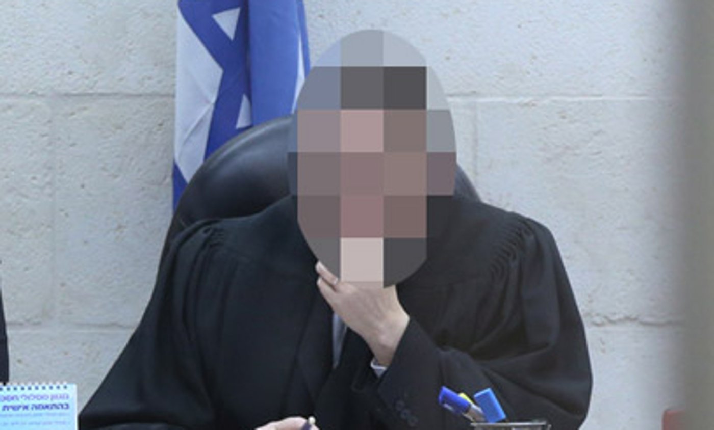 השופט החשוד בהכאת ילדיו