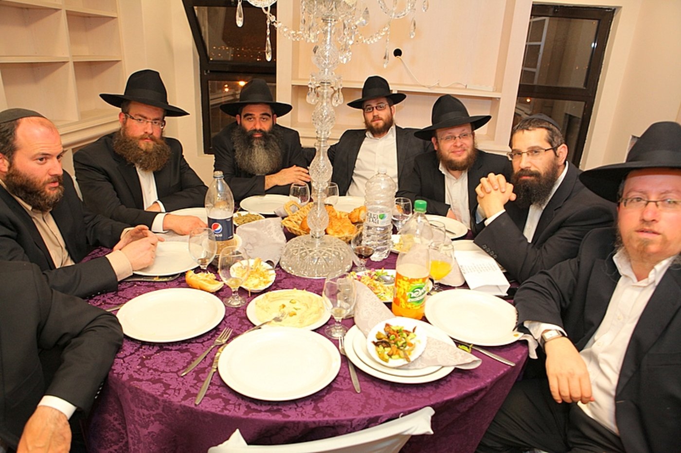 צפו: השבועון של חב"ד חגג את הגליון ה-1500