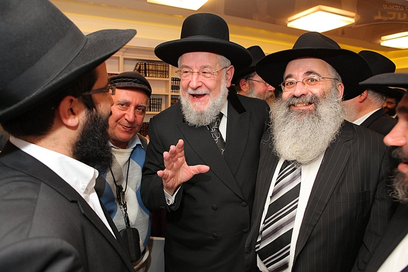 צפו: השבועון של חב"ד חגג את הגליון ה-1500
