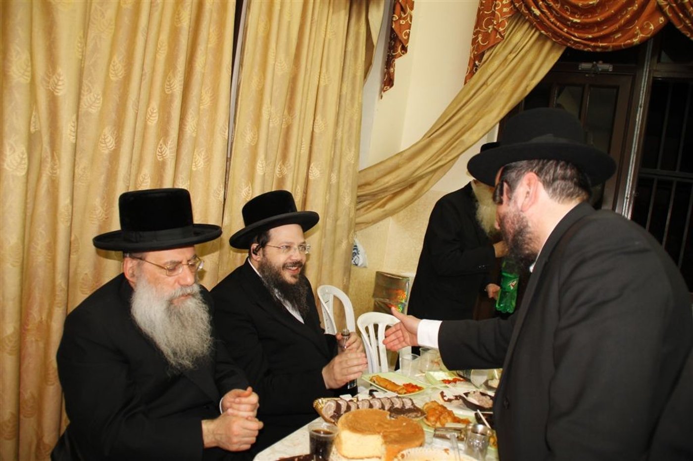 צפו: בר מצווה בחסידות קאמרנא