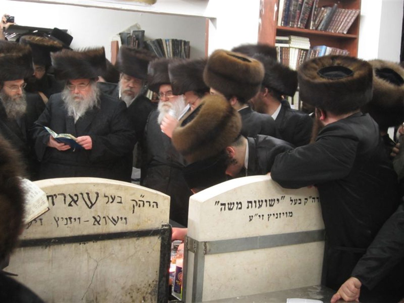 תיעוד: האדמו"ר מבעלזא בציון חמיו האדמו"ר מויז'ניץ