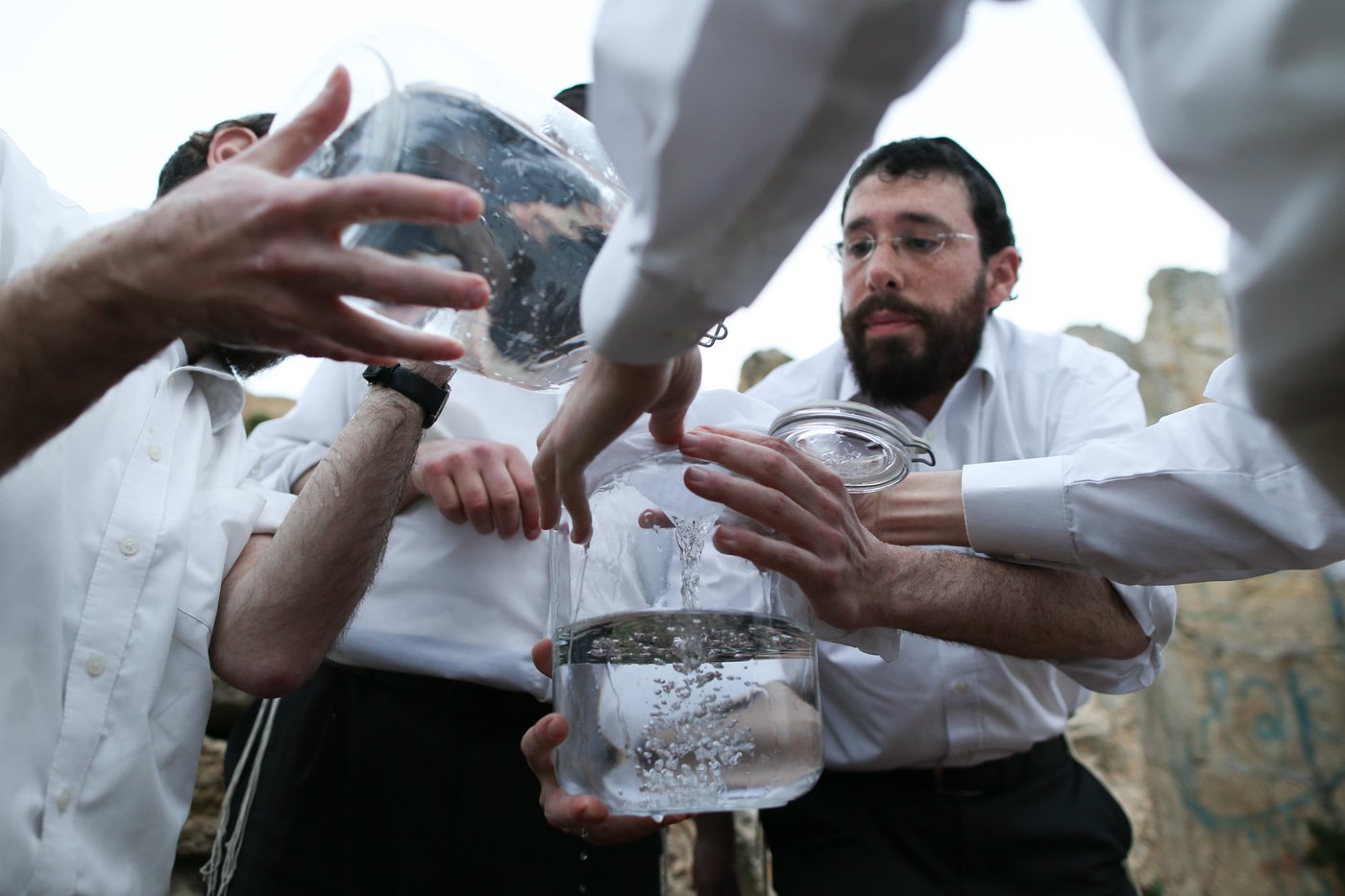 תיעוד מיוחד: שאיבת "מים שלנו" לקראת חג הפסח
