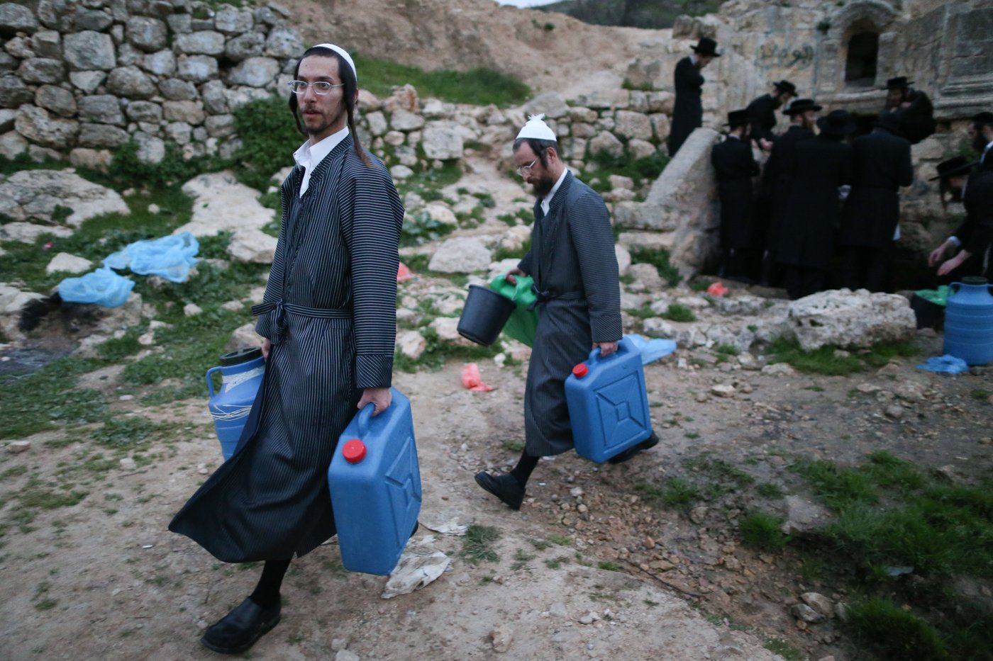 תיעוד מיוחד: שאיבת "מים שלנו" לקראת חג הפסח