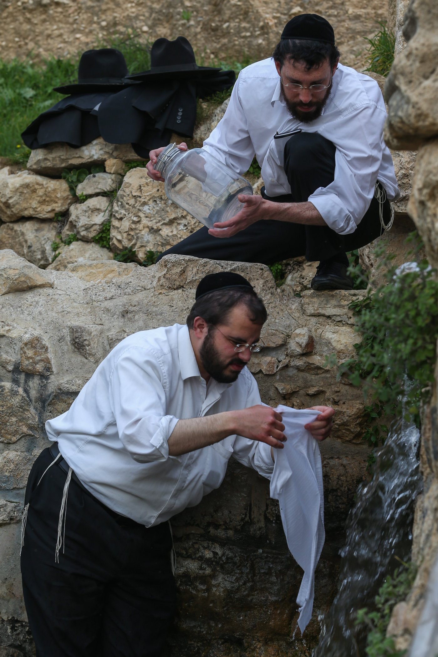 תיעוד מיוחד: שאיבת "מים שלנו" לקראת חג הפסח