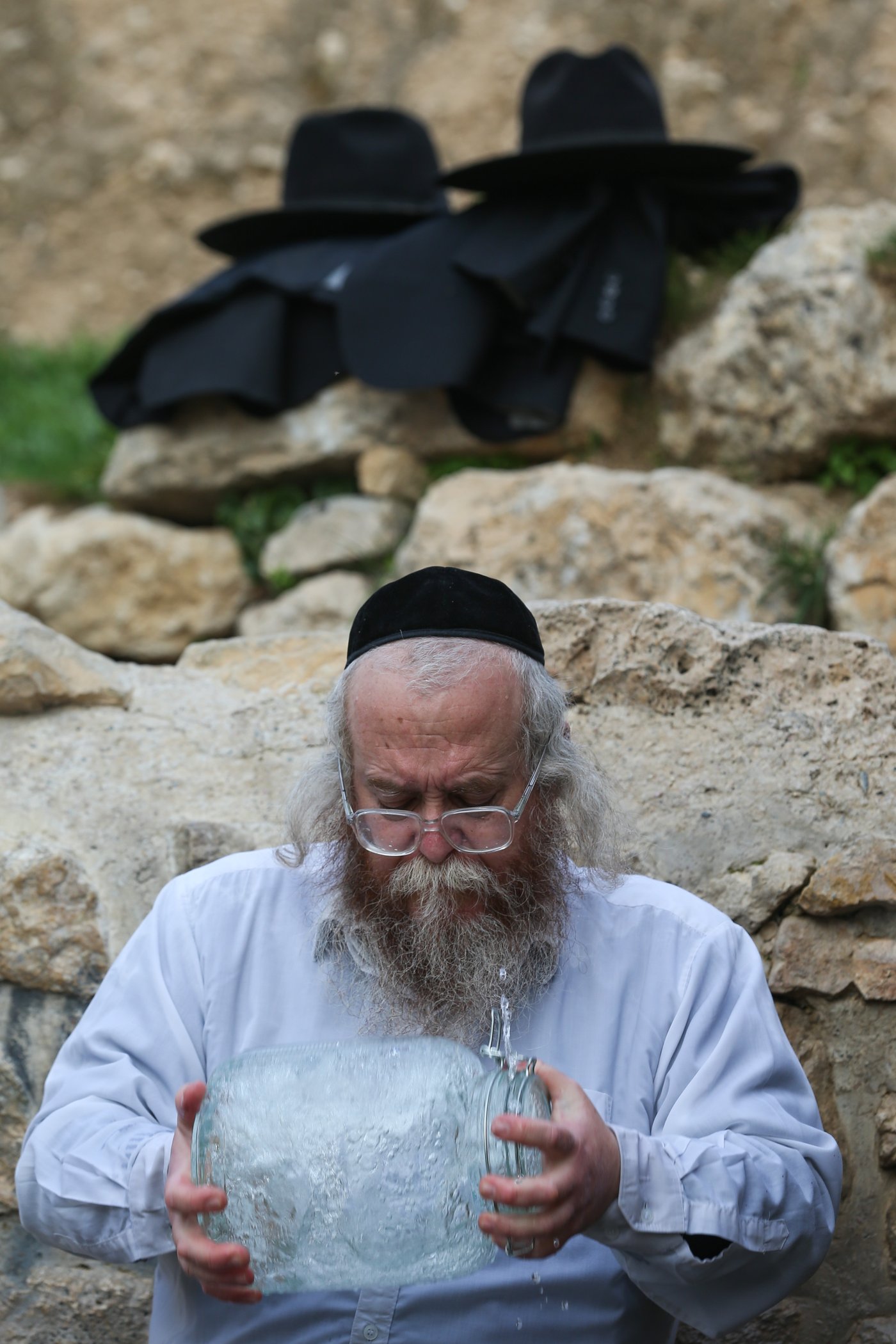 תיעוד מיוחד: שאיבת "מים שלנו" לקראת חג הפסח